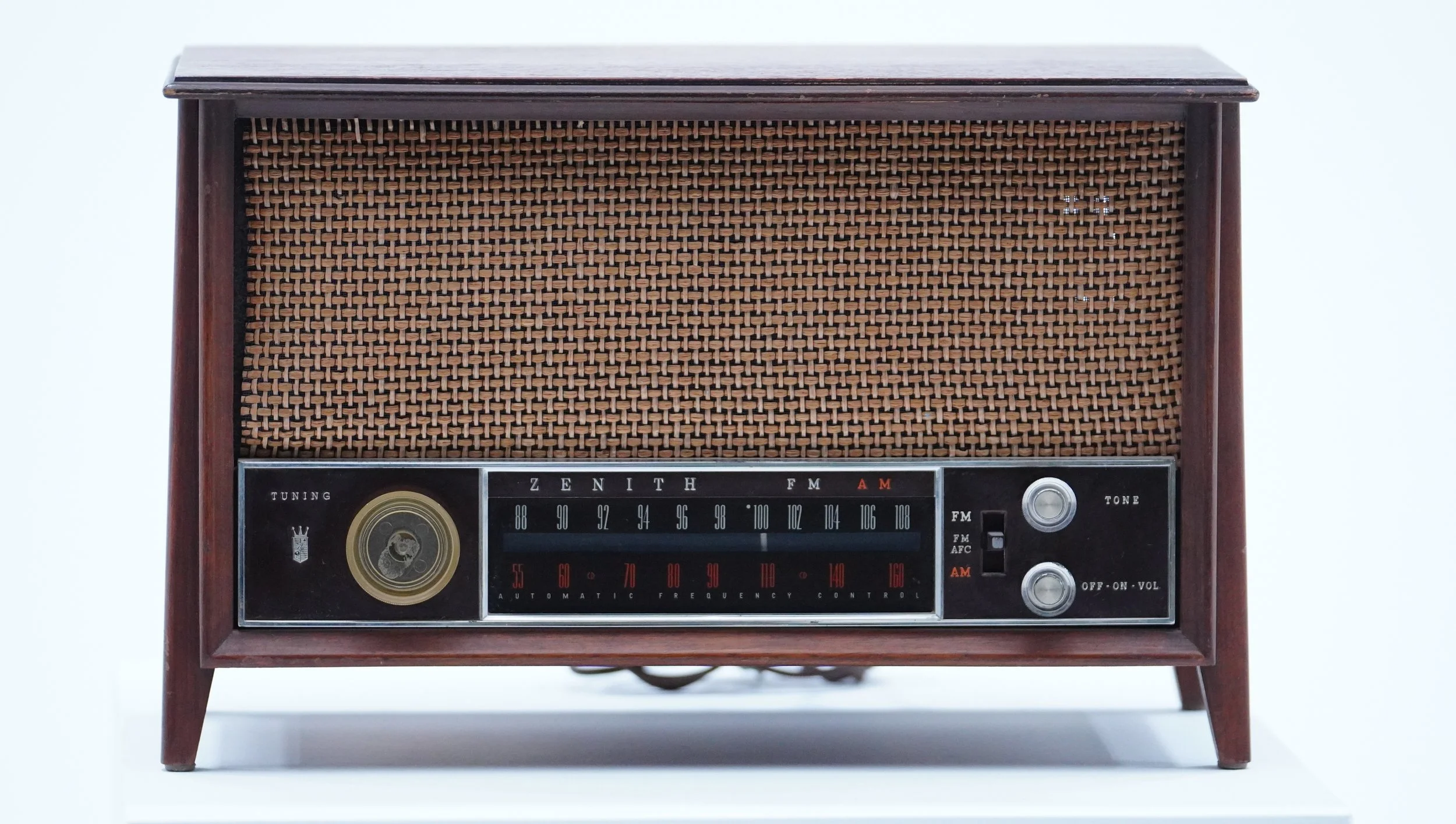 Wooden Zenith radio